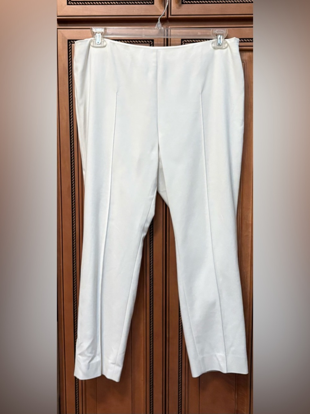 AKRIS Melissa Ivory Ankle Pant. Size 12